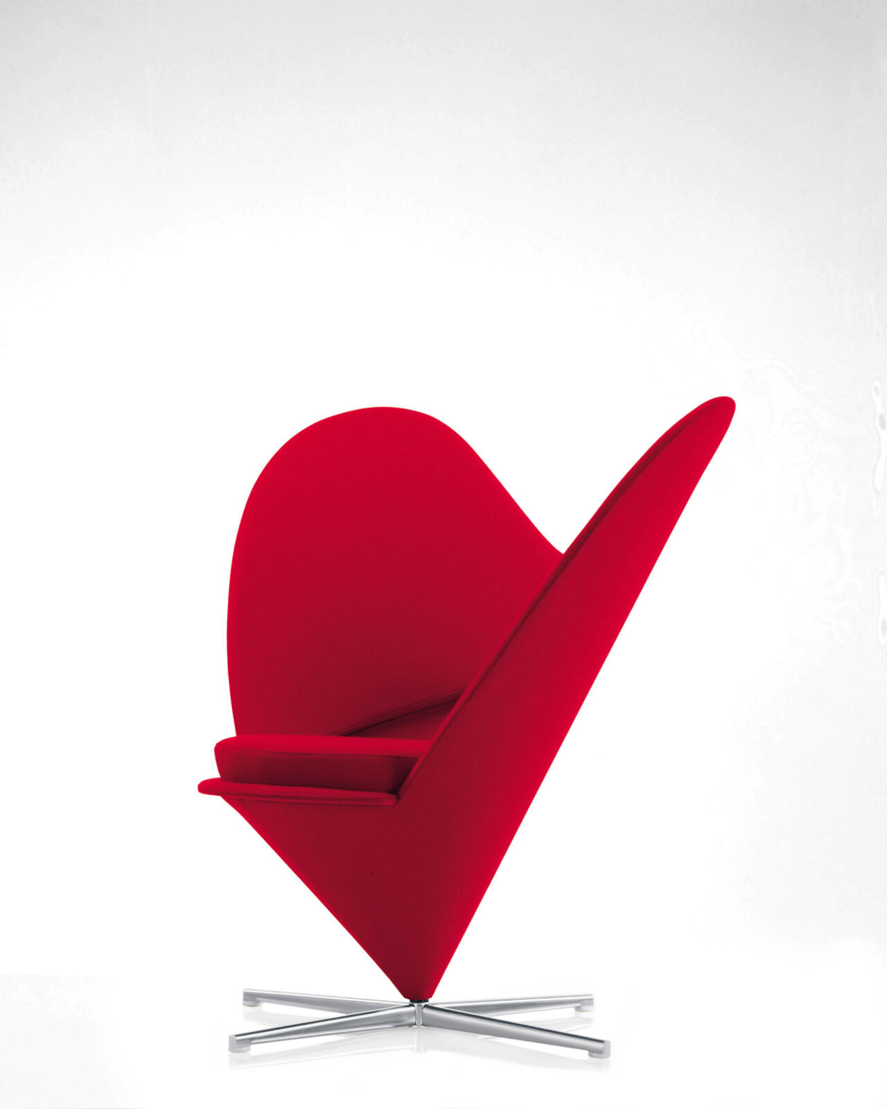 Seitenansicht vom Heart Cone Chair