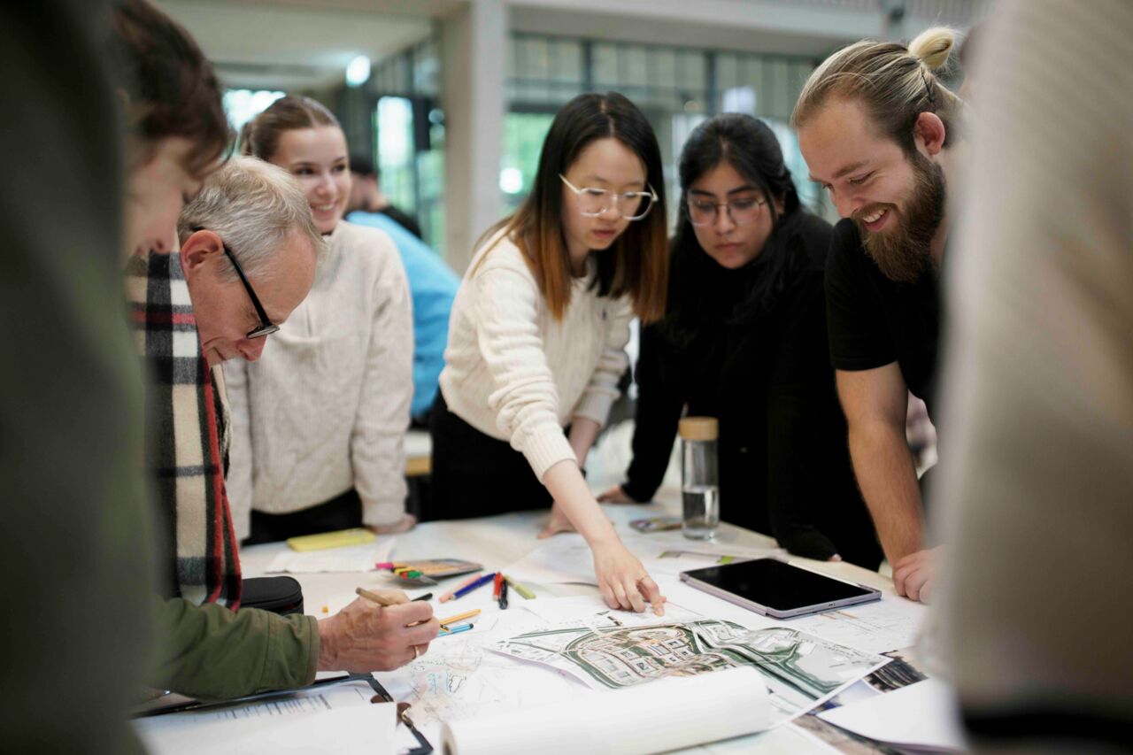 Studierende beim Wettbewerb "Transformation Terminal Ost" im Lok-Viertel Osnabrücl